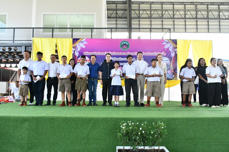 พิธีมอบเงินช่วยเหลือนักเรียนขององค์การบริหารส่วนตำบลทับตีเหล็ก ประจำปีงบประมาณ พ.ศ. 2569