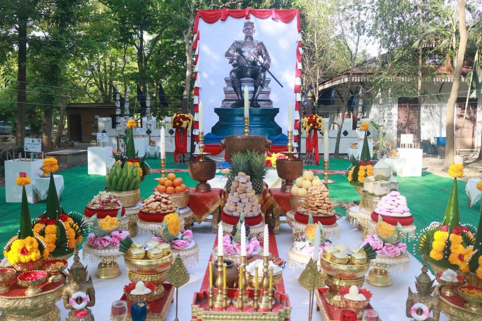 วัดมะนาวจัดพิธีบวงสรวงและการแสดงเทิศพระเกียรติ ในการก่อสร้างพระตำหนักสมเด็จพระนเรศวรมหาราช ใหญ่ที่สุดในสุพรรณบุรี เพื่อเป็นสถานที่ท่องเที่ยวใหม่ ณ วัดมะนาว เป็นศูนย์รวมจิตใจแฝงคติให้คนไทยรักกัน สามัคคีช่วยเหลือกัน